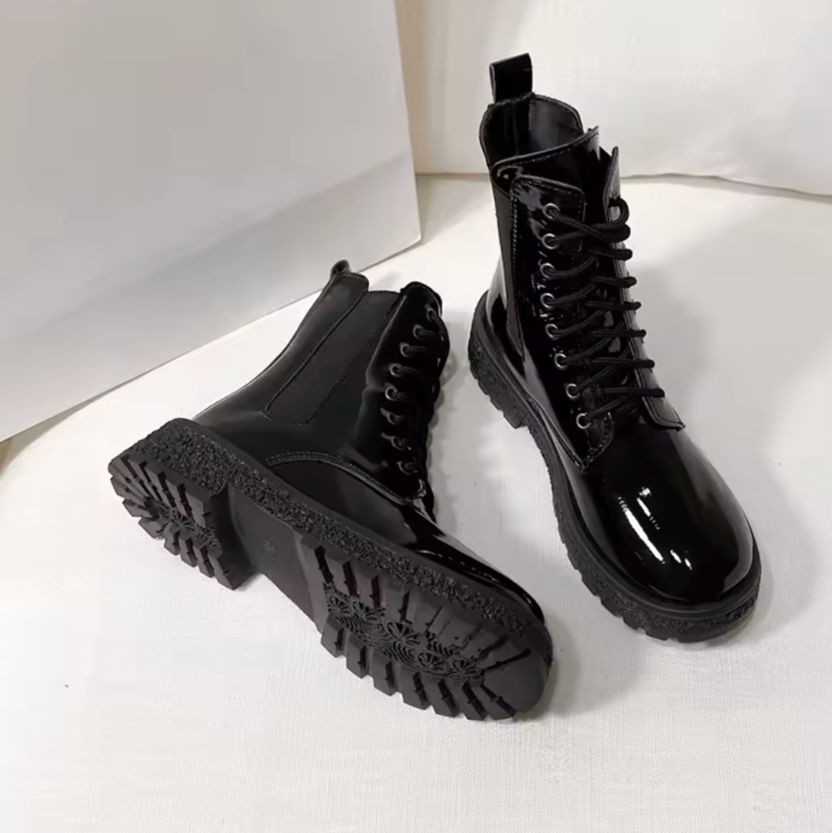 Damenstiefel aus Leder mit Absätzen